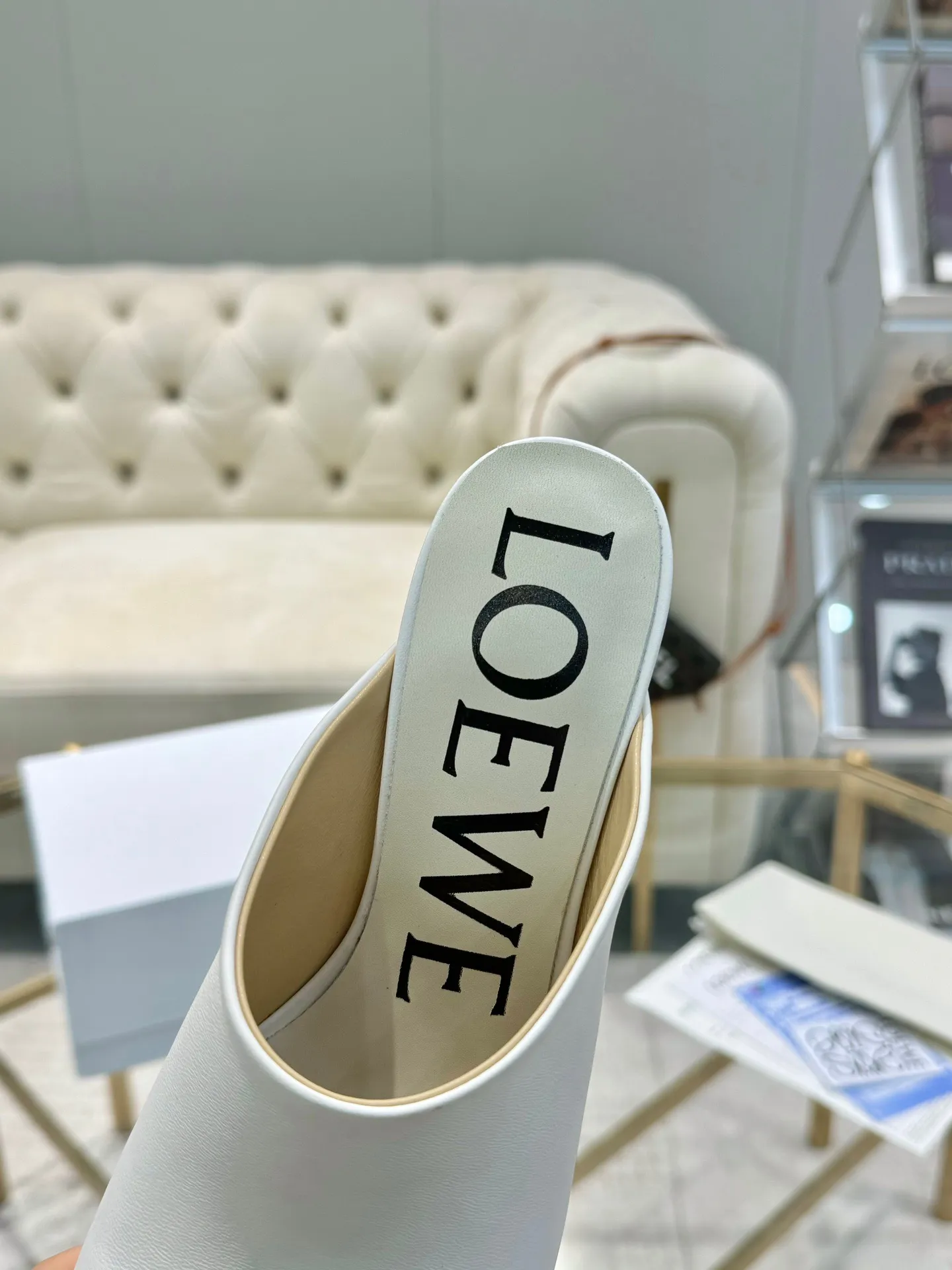 👟👟Ex-factory price 640👟👟 LOEWE‼ ️ New arrival‼ ️Imported genuine leather sole Loewe 2024/aw early spring latest catwalk color diamond series catwalk style 😘😘😘 Upper: imported super soft sheepskin lining: imported water-dyed sheepskin Outsole: original molded injection molded leather outsole Heel: original molded 1:1 Heel height: 5.5cm Size: 35-39 (40/41/42/43 custom-made, non-refundable)